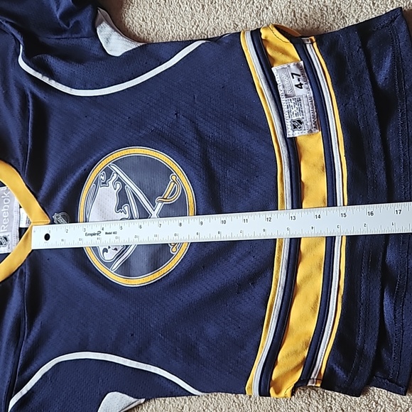 Buffalo Sabres Jersey- youth 4-7 - Picture 14 of 16